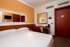 Postel nebo postele na pokoji v ubytování Jet Hotel, Sure Hotel Collection by Best Western