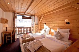 Кровать или кровати в номере Hotel les Flocons +72 фотографии
