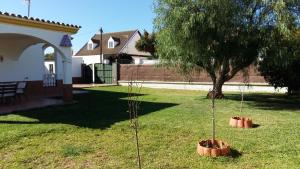 Fotografia z galérie ubytovania Casa con jardín privado cerca de la playa, para descansar y relajarse v destinácii Chipiona