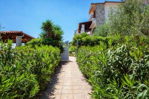 Vrt ispred objekta Hesperides Hotel Pefkochori