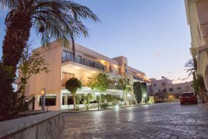 Gallery image of King's Holiday Apartments in Paphos City