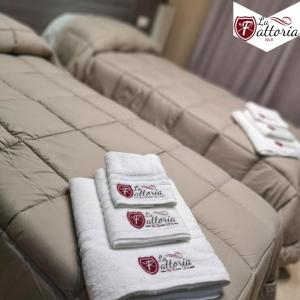 a couch with towels sitting on top of it at Agriturismo La Fattoria B&B in Limatola +16 photos