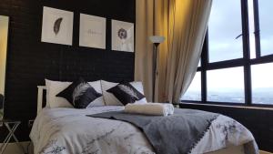 Postel nebo postele na pokoji v ubytování Conezion Luxury 3BR for 7pax @IOI Resort Putrajaya