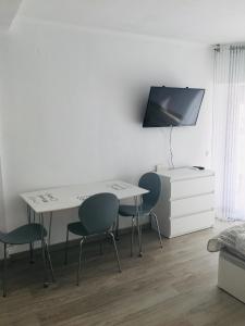 a room with a table and two chairs and a tv at Estudio Habaneras,38 p 103 in Torrevieja