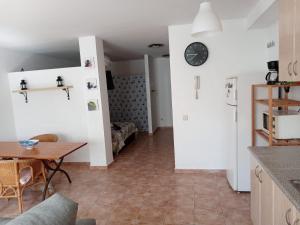 Kuchyňa alebo kuchynka v ubytovaní Arinaga Beach Apartment