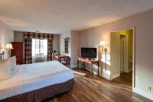 Postel nebo postele na pokoji v ubytování Studio City Court Yard Hotel