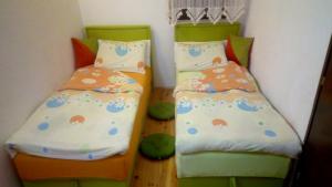 two twin beds in a room withwered at Apartment Enjoy in Kolašin