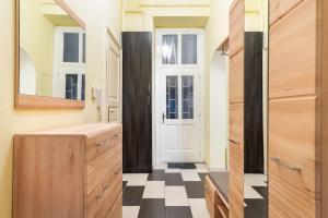 Kúpeľňa v ubytovaní Trendy Grand Boulevard Designer Home + 31 fotografií