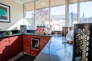 a kitchen with red cabinets and a large window at Studio City Courtyard Hotel in Los Angeles