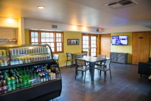 A television and/or entertainment centre at Orange Tree Inn