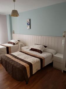 A bed or beds in a room at Hostal Campoamor