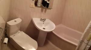 A bathroom at Hostal Campoamor