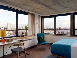 Postel nebo postele na pokoji v ubytování Treehouse Hotel London