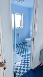 Ένα μπάνιο στο Panoramic View Apartment Without a Kitchen