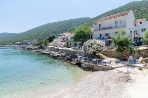 Hrvatska, UVALA SKOZANJE-GDINJ-OTOK HVAR, Apartments Davorka