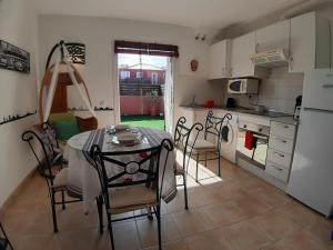 a kitchen with a table and chairs in a kitchen at Duplex Aloe in Costa de Antigua