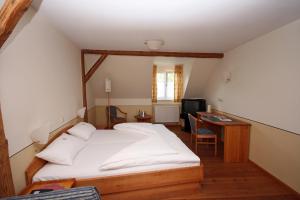 Postel nebo postele na pokoji v ubytování Landhaus Lebert Restaurant