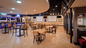 A restaurant or other place to eat at Best Western Premier Kansas City Sports Complex Hotel
