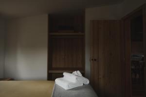a room with a bed with folded towels on it at Alpine Lodges in Lake Tekapo