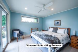 Grey Ridge Vineyard Experience客房内的一张或多张床位