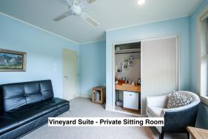 Grey Ridge Vineyard Experience的休息区