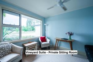 Grey Ridge Vineyard Experience的休息区