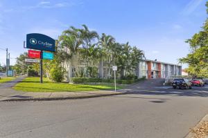 a sign for a hotel on the side of a street at City Star Lodge in Brisbane