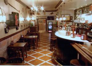 Hol lub bar w obiekcie Hostal El Jardín