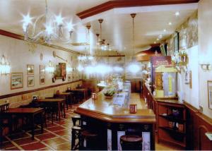 Restauracja lub miejsce do jedzenia w obiekcie Hostal El Jardín