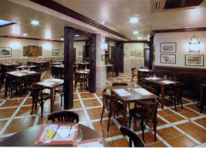 Restauracja lub miejsce do jedzenia w obiekcie Hostal El Jardín
