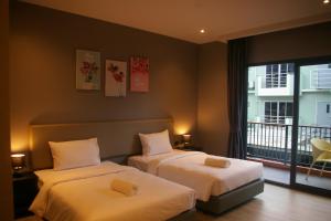 Posteľ alebo postele v izbe v ubytovaní Aonang Inn