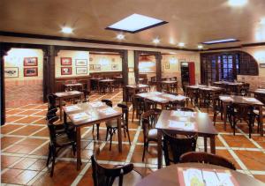 Restauracja lub miejsce do jedzenia w obiekcie Hostal El Jardín