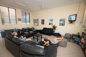A seating area at Rockhampton Backpackers YHA