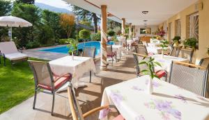 Bazén v ubytování Hotel Aster nebo v jeho okolí