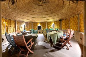 Restorāns vai citas vietas, kur ieturēt maltīti, naktsmītnē Karni Bhawan Heritage Hotel Jodhpur