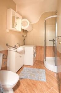 Ванна кімната в Bologna Apartments