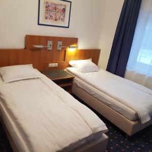 Ένα ή περισσότερα κρεβάτια σε δωμάτιο στο PENSIUNEA CRISTINA