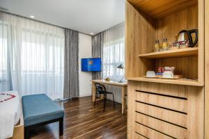 Giường trong phòng chung tại Magnolia Hotel