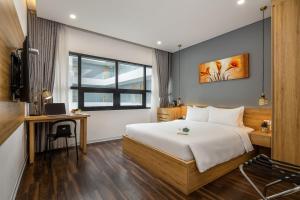 Giường trong phòng chung tại Magnolia Hotel