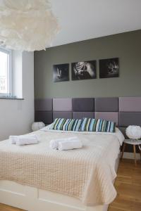 a bedroom with a bed with two towels on it at Willow Pillow Nowowiejska in Warsaw