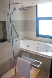 Ein Badezimmer in der Unterkunft Mera Mare Pattaya