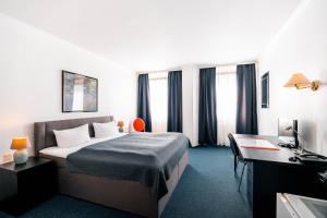 Postel nebo postele na pokoji v ubytování Hotel Berliner Bär