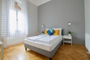Posteľ alebo postele v izbe v ubytovaní Budget Apartment by Hi5 - Palace Quarter