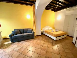 Ένα ή περισσότερα κρεβάτια σε δωμάτιο στο SWEETSUITE Rome