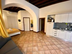 Η κουζίνα ή μικρή κουζίνα στο SWEETSUITE Rome