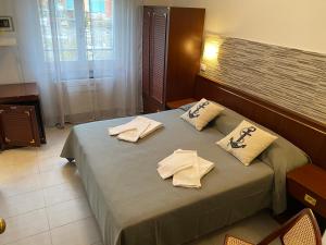a bedroom with a bed with towels on it at L'ancora di Monterosso - Cinque Terre in Monterosso al Mare