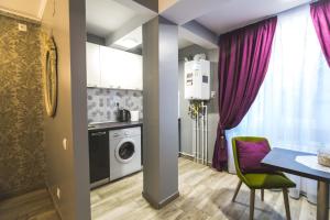 Η κουζίνα ή μικρή κουζίνα στο Holiday Apartments