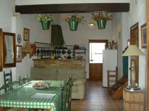 a kitchen and living room with a table and a couch at Caseta de Susana in Deltebre