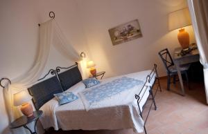 a bedroom with a bed and a desk at Hotel Gallo Nero in SantʼAndrea