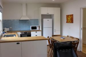 Køkken eller tekøkken på The Old Cottage @ Cowes